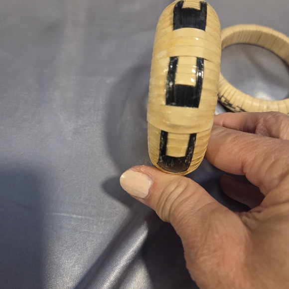 Two Rattan Cream And Black Bangles Bracelets - Picture 4 of 7